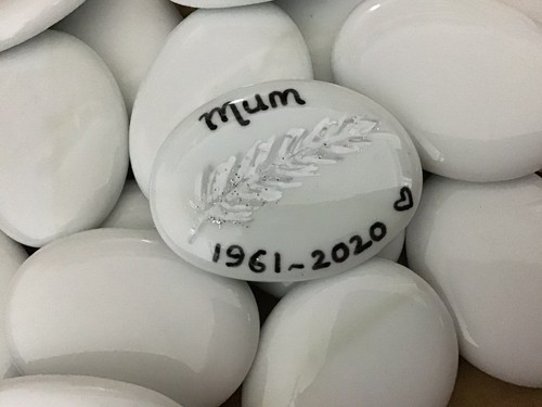 Memorial mum dad - mum, stone