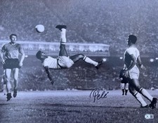 Pele Signed 16x20 Photo