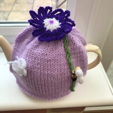 HAND KNITTED DAISY TEA COSY