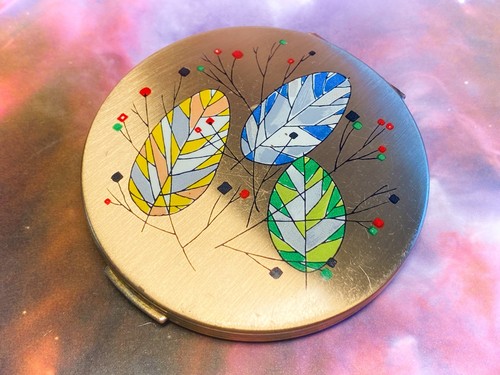 Stratton pop art style leaf