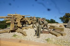 Diorama 1/35, Desert scene, WW 11 German 88 Flak + Bogies + Crew,