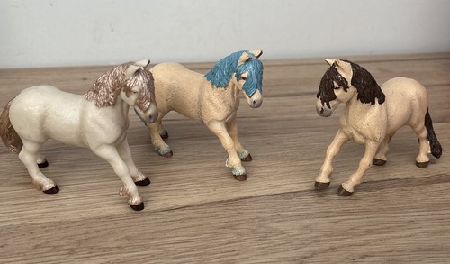 Horses 9cms rare solid - solid, figures