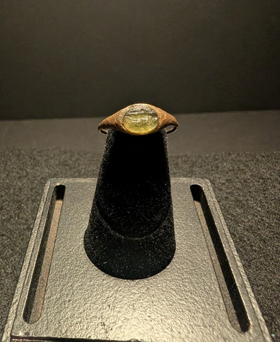 Ancient roman bronze ring - bronze,