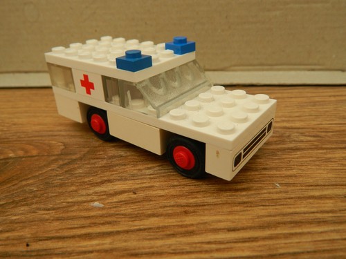Lego town 600 ambulance - lego,
