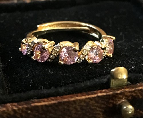 Vintage style jewellery pink - vintage,
