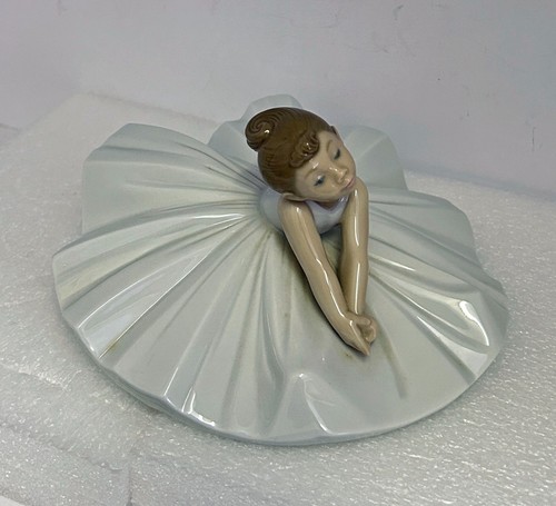 Nao lladro porcelain - by,