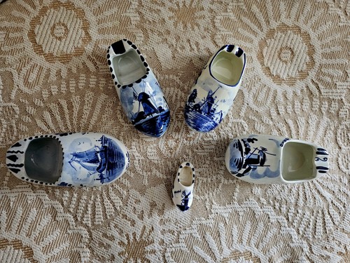 Delft blue ceramic shoes - blue, /