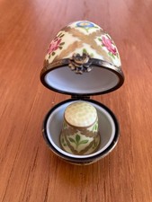 Limoges Peint-Main Egg Shaped Thimble Case And Thimble 34/150