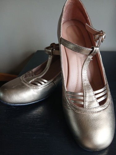 Vintage style hotter gold - style,