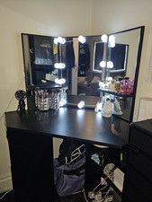 Corner Dressing, black vanity