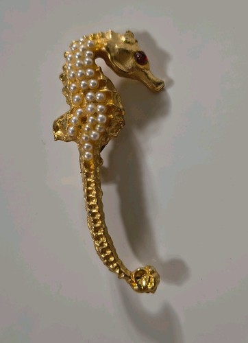 Gold tone seahorse brooch - seahorse, with