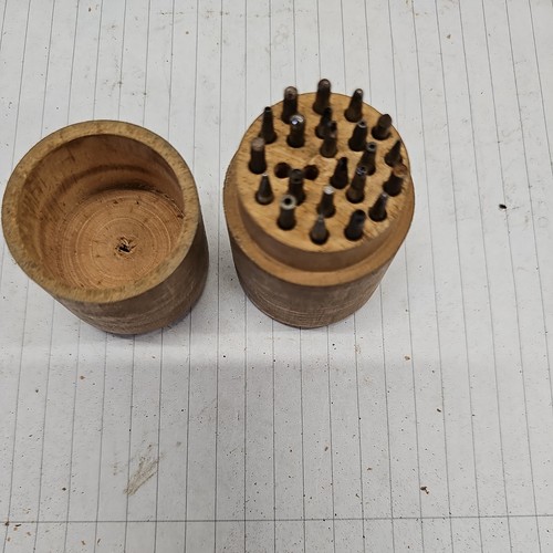 Vintage treen box with - treen,
