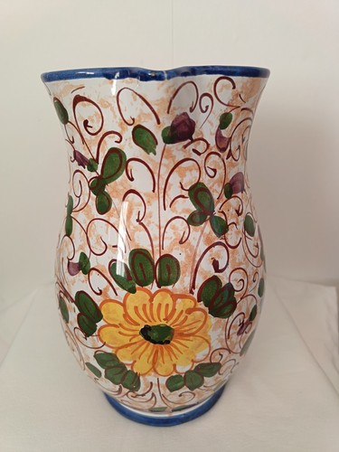 Italian hand painted - hand, maiolica
