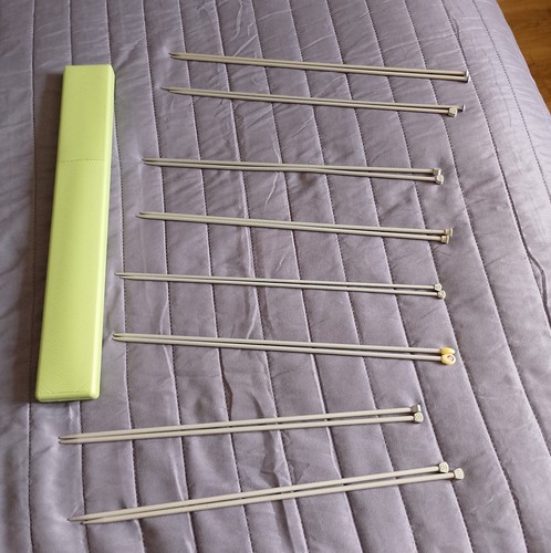 Pairs knitting needles - of,
