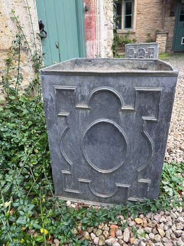 Pair parterre lead planters - pair,