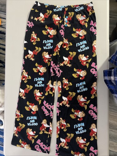 Pajamas top and - , bottom￼snow