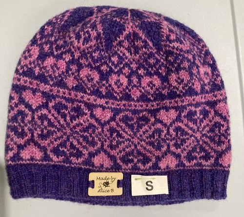 Hand knitted pure shetland - hand,
