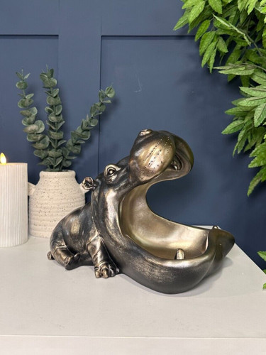 Hippo with big mouth - big,