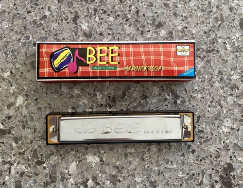 Bee hole harmonica in box - ,