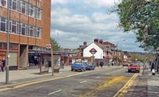 PHOTO  LONDON  COLINDALE