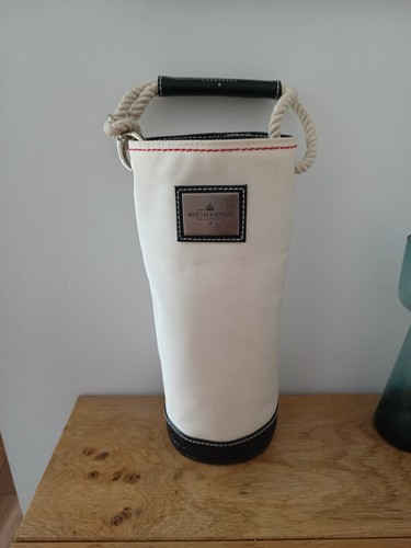 Moet chandon champagne - chandon,