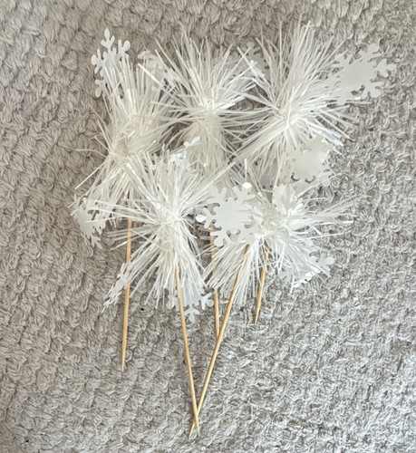 White snowflake wooden cupcake - white,