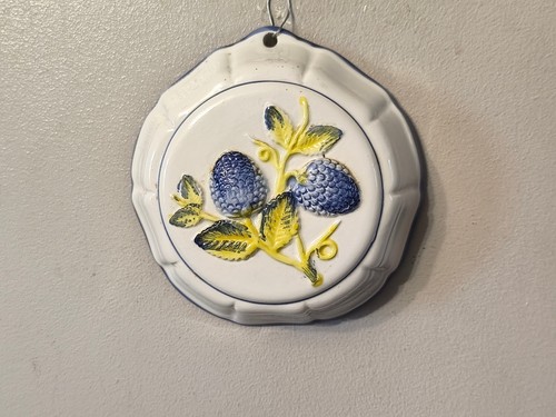 Small vintage wall plaque - vintage,
