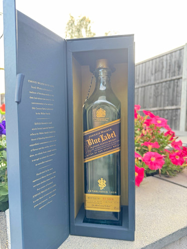 Johnnie walker blue - johnnie, label