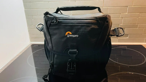 Lowepro nova 140 - aw, camera
