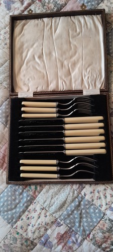Fish knives and forks - knives, boxed
