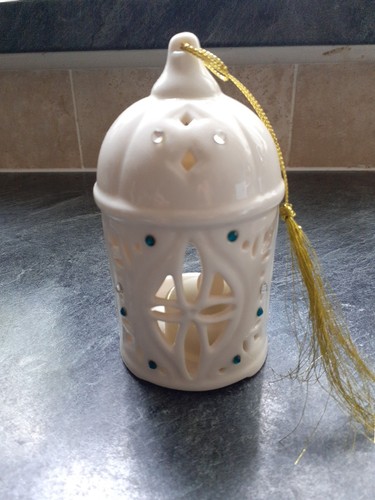 Imaculate belleek pottery - belleek,