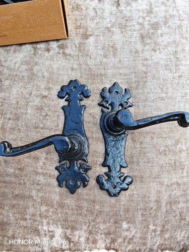 Pair garden handels cast - handels,