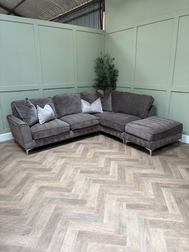 Brown furniture village - brown,