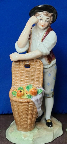 Sitzendorf porcelain figurine - sitzendorf,