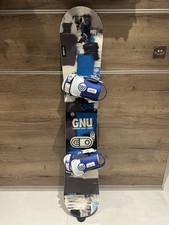 GNU Carbon Credit 159 Blue (2015/16) Snowboard & Union Contact Bindings