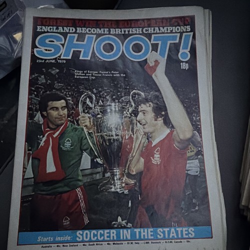 Shoot football magazine 23 - shoot!,