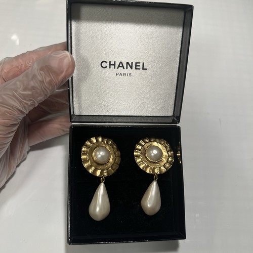 Authentic vintage chanel - authentic, drop