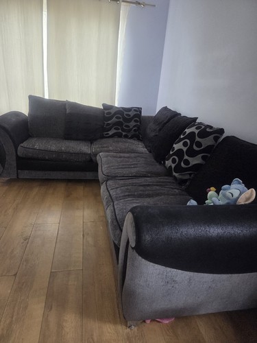 Grey black fabric corner - black,