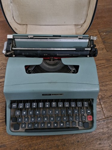 Olivetti lettera typewriter - 32,