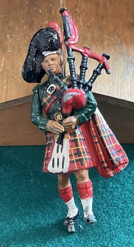 Scots guard piper figurine - scots,