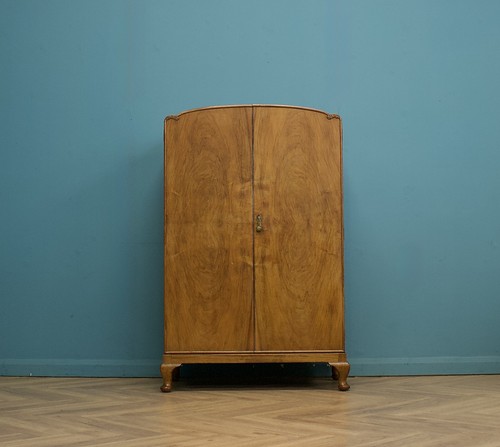 Walnut art deco compactum - art,