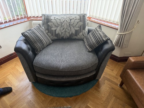 Large swivel chair - large,