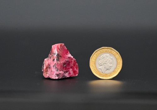 Rhodonite corundum raw - , mineral