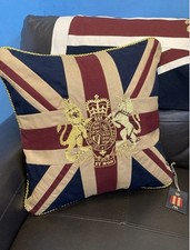 Royal Crest Vintage Union Jack Cushion By Woven Magic ( T/D White18x18)