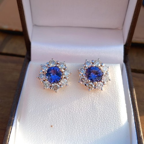 Tanzanite aaaa and diamond - and, 18k