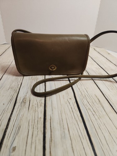 Vintage coach pre 1994 - vintage, sage