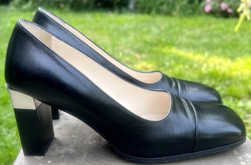 Chanel black leather pumps - black,