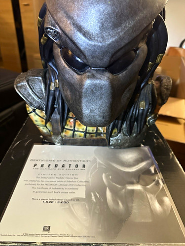 Sideshow collectibles predator - collectibles,