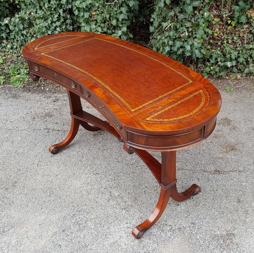 Mahogany kidney shape writing - mahogany,