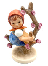 1940 HUMMEL / GOEBEL - Figurine - Apple Tree Girl - 141 - Approx 10cm Tall